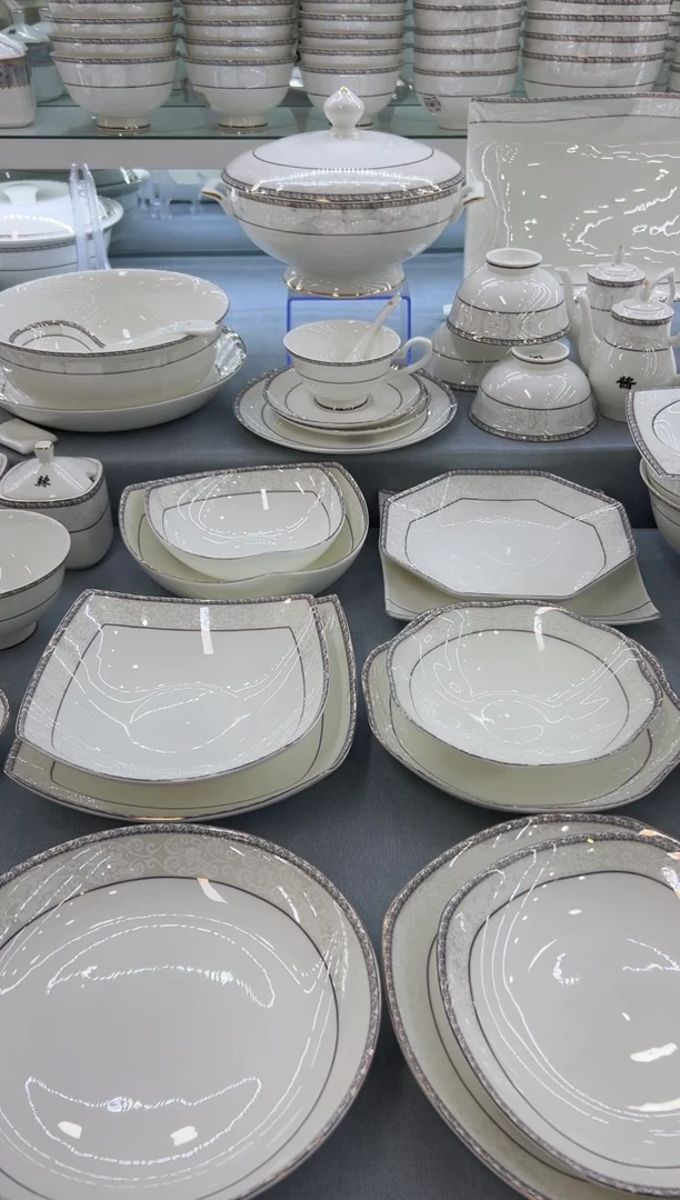 骨瓷玲珑8方2个