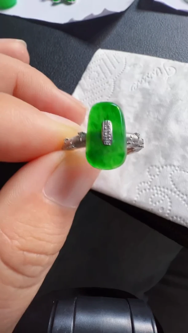 18K金镶嵌戒指翡翠2980