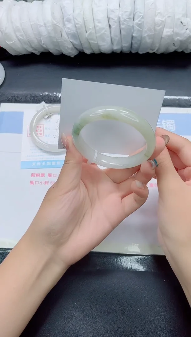 未镶嵌手镯石英质玉0254-60.9