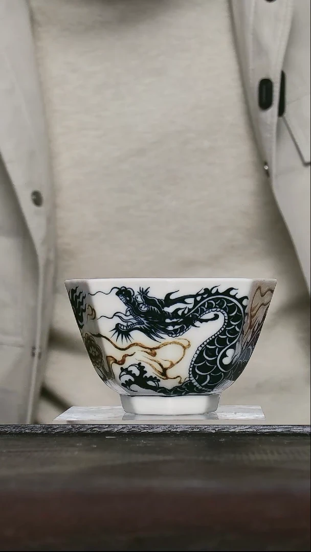 青花釉里金二号釉铠甲龙八方杯