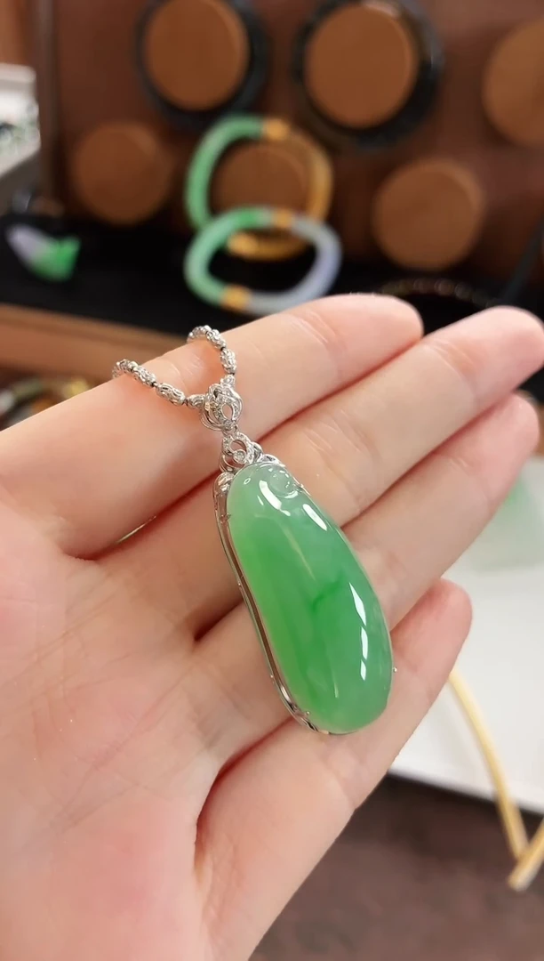 吊坠(不含链)18K金镶嵌翡翠吊坠