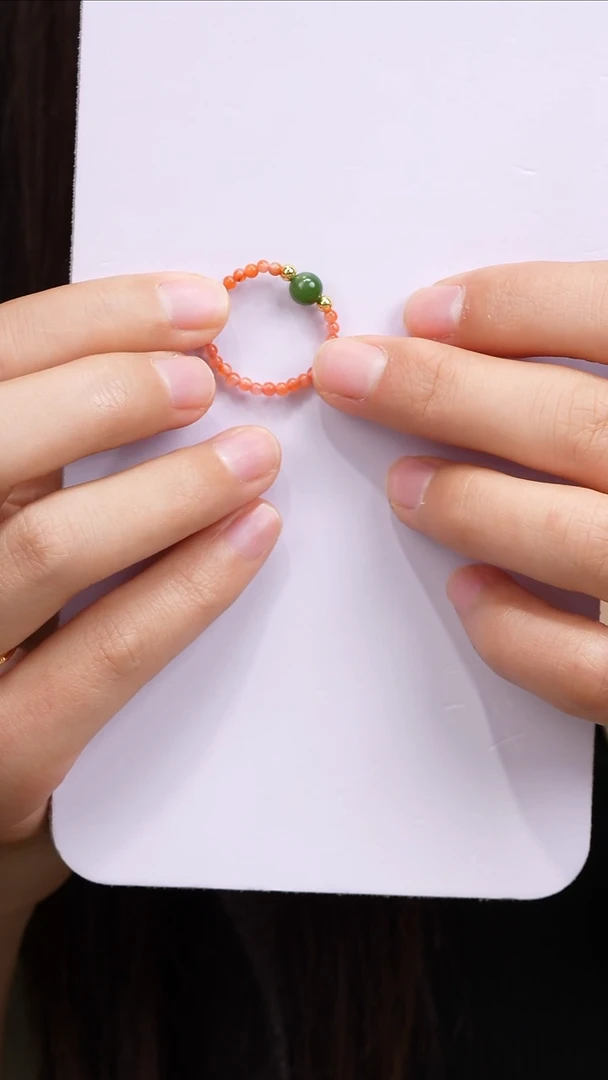 天然南红戒圈搭配碧玉顶珠