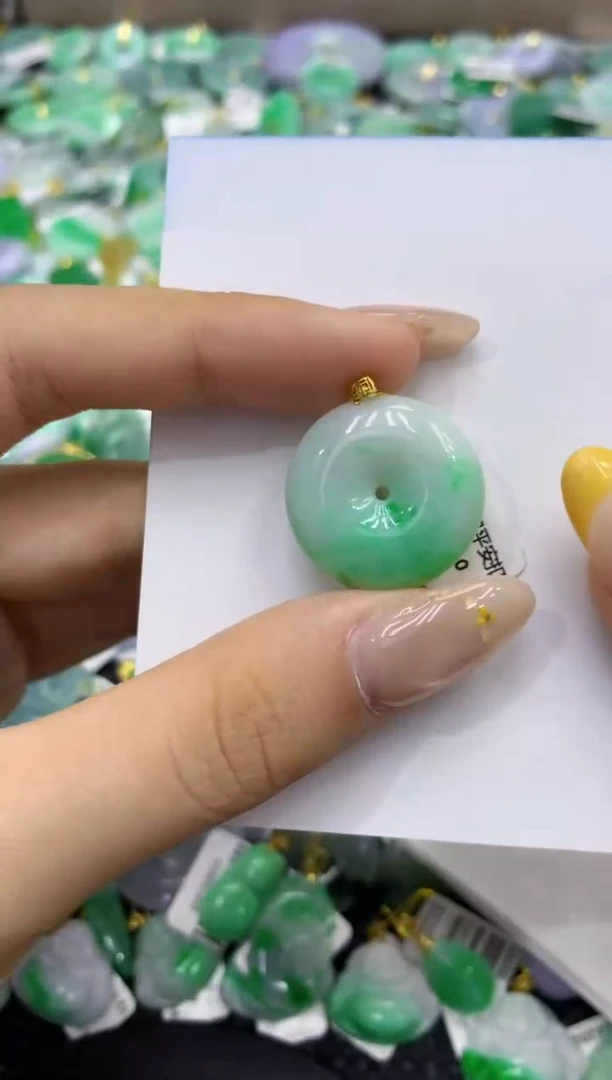 颈饰未镶嵌翡翠天然缅甸翡翠A货