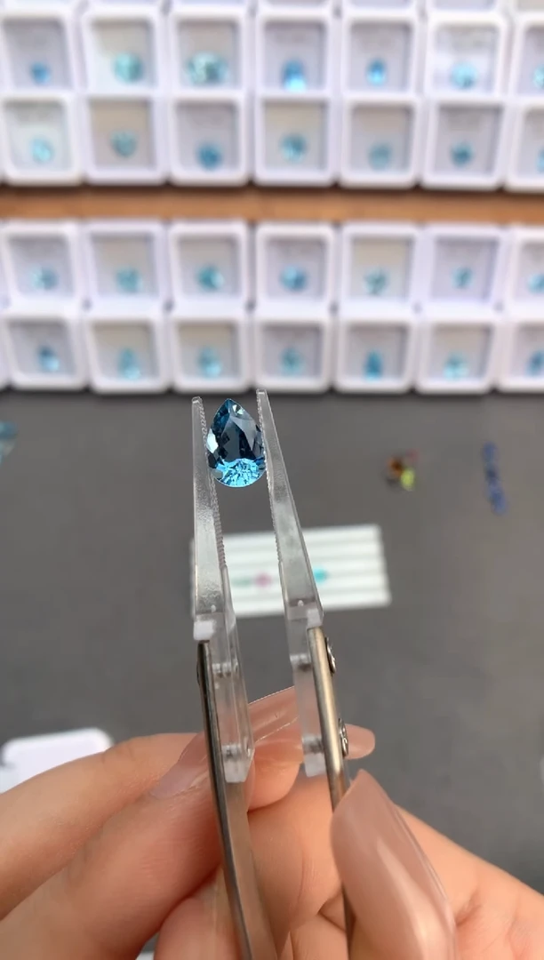 未镶嵌裸石定制海蓝宝石1.35ct 02068超圣