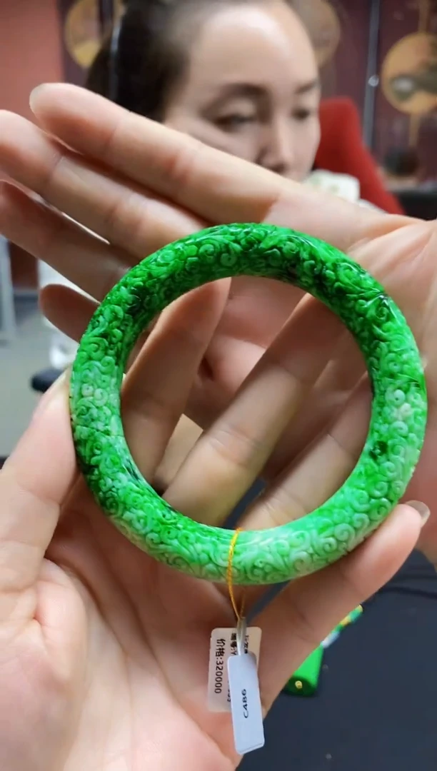 颈饰未镶嵌翡翠手镯58+