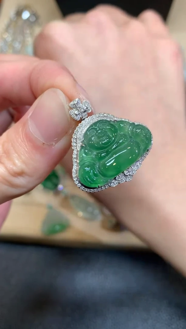 【闪购商品】翡翠颈饰18K金镶嵌佛公【无服务费】