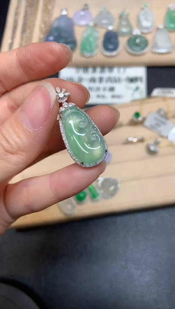 【闪购商品】翡翠颈饰18K金镶嵌如意【无服务费