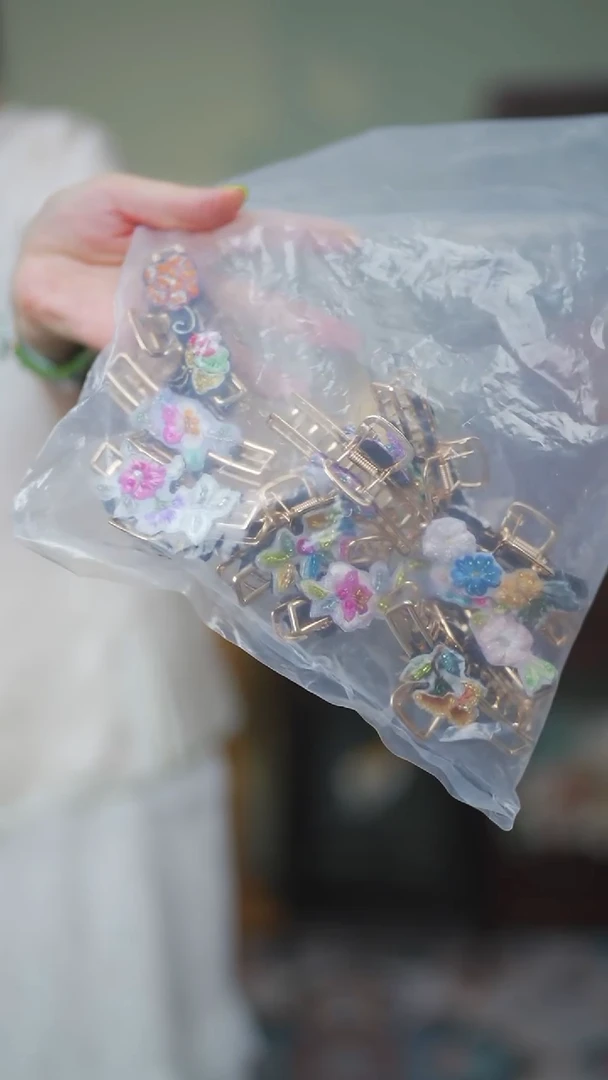 刺绣随机发货不挑选百搭款小号抓夹