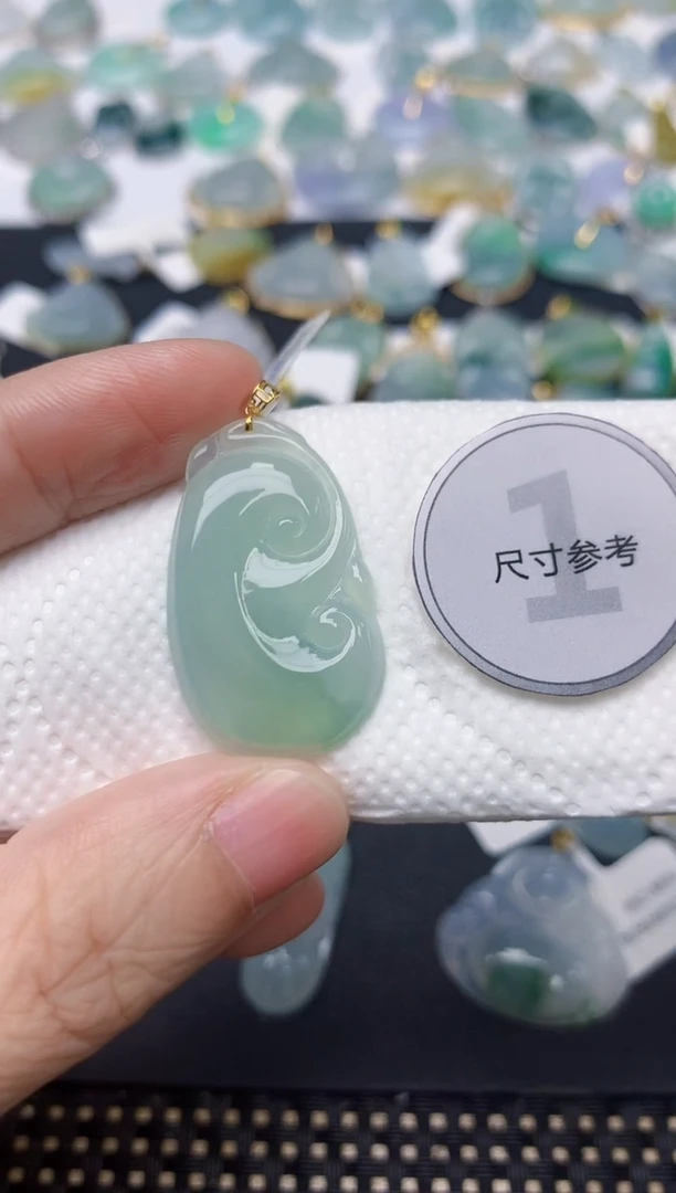 颈饰18K金镶嵌翡翠天然缅甸A货翡翠