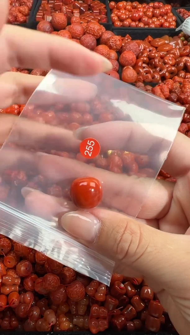 南红玛瑙未镶嵌颈饰1