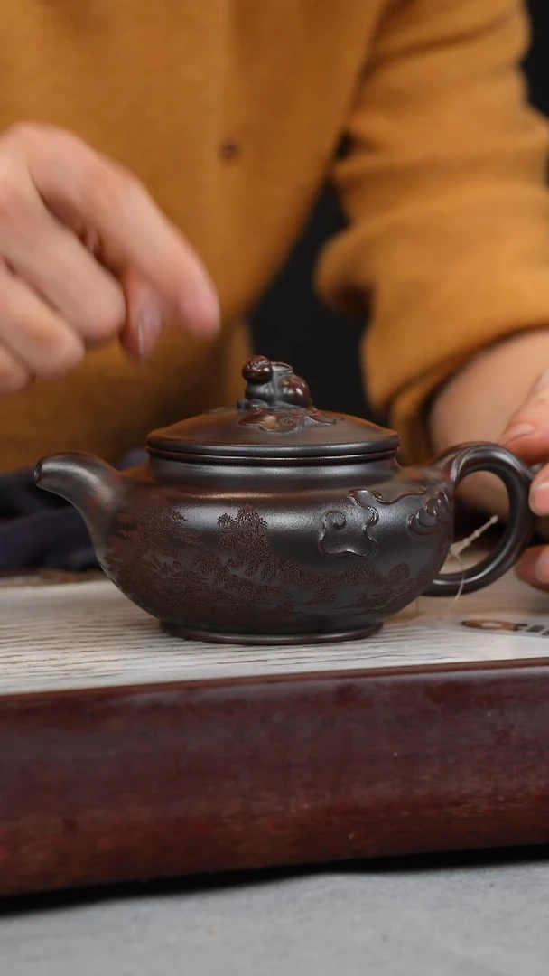 【闪购商品】紫砂茶壶铁血红砂 玉兔仿古 刻绘