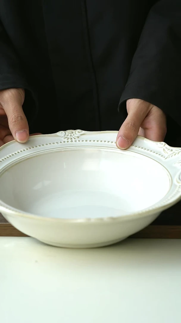 【闪购商品】陶瓷浮雕双耳碗31CM@4-2@微瑕