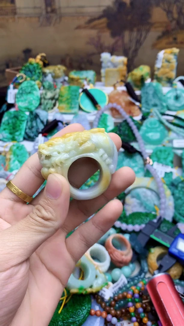 颈饰未镶嵌翡翠斯*天然A货翡翠