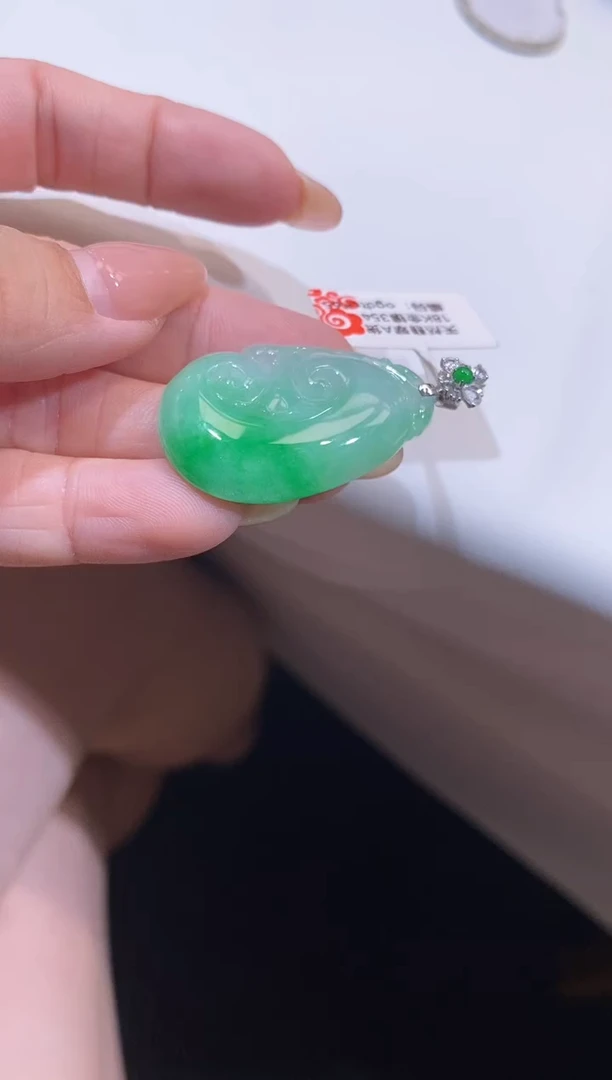吊坠(不含链)18K金镶嵌翡翠如意