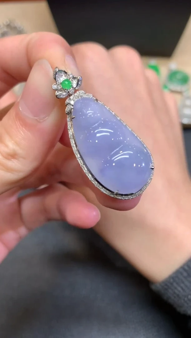 【闪购商品】翡翠颈饰18K金镶嵌福豆【无服务费】