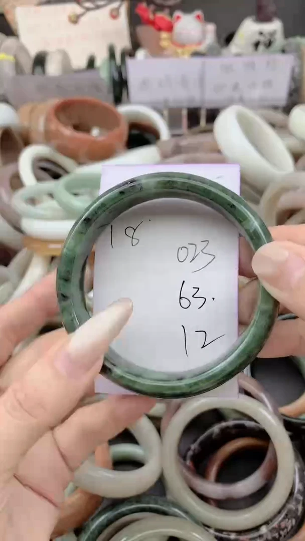 未镶嵌手镯石英质玉023