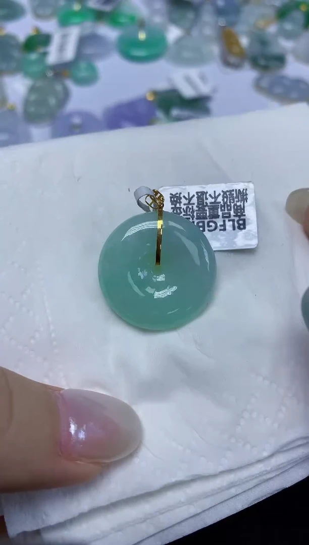 翡翠18K金镶嵌颈饰天然缅甸翡翠A货