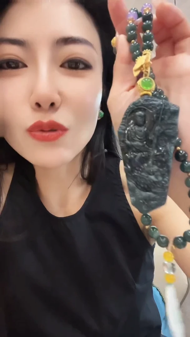 翡翠未镶嵌颈饰菩萨