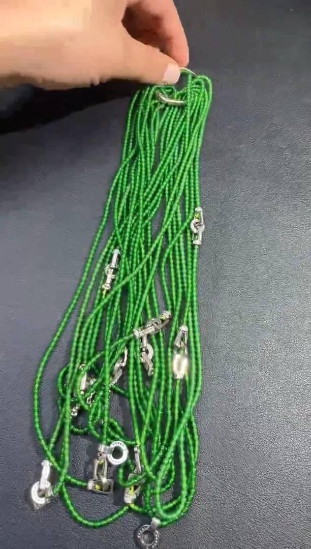 定制翡翠未镶嵌翡翠有轻微色差属于正常现象，珠链多样性发货1