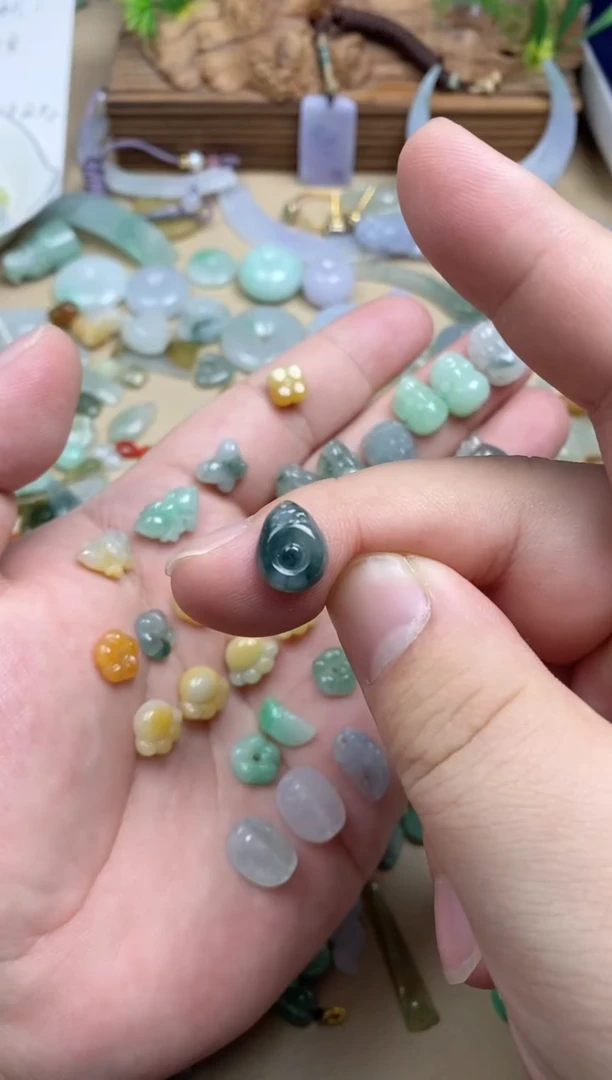 颈饰未镶嵌翡翠翡翠福贝