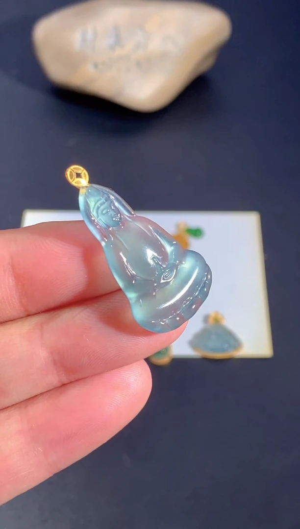 颈饰18K金镶嵌翡翠