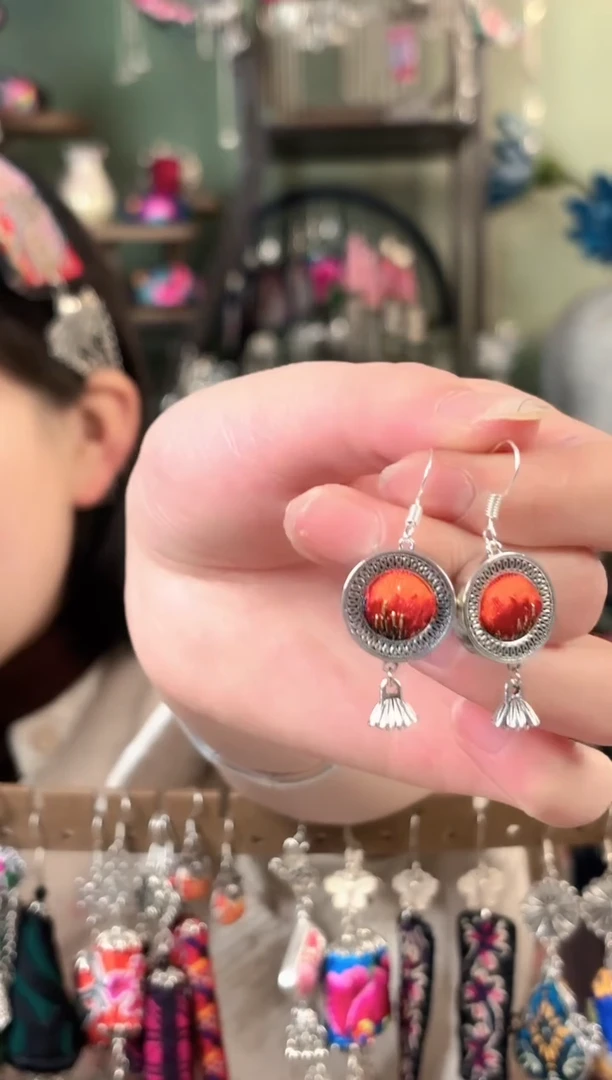 彩云南阁非遗老绣饰品568*