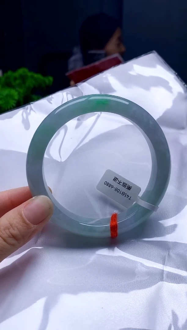 未镶嵌手镯翡翠?****g缅甸天然A货翡翠需包容瑕疵，介意慎拍