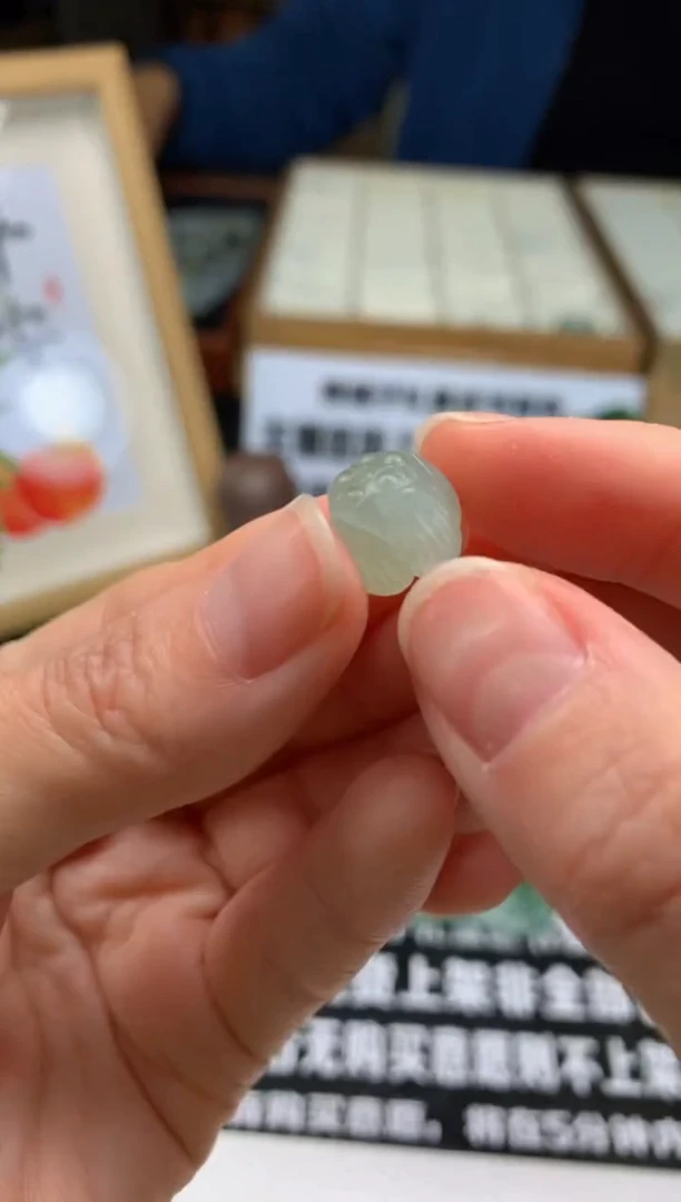 【闪购商品】定制翡翠未镶嵌吊坠-92411