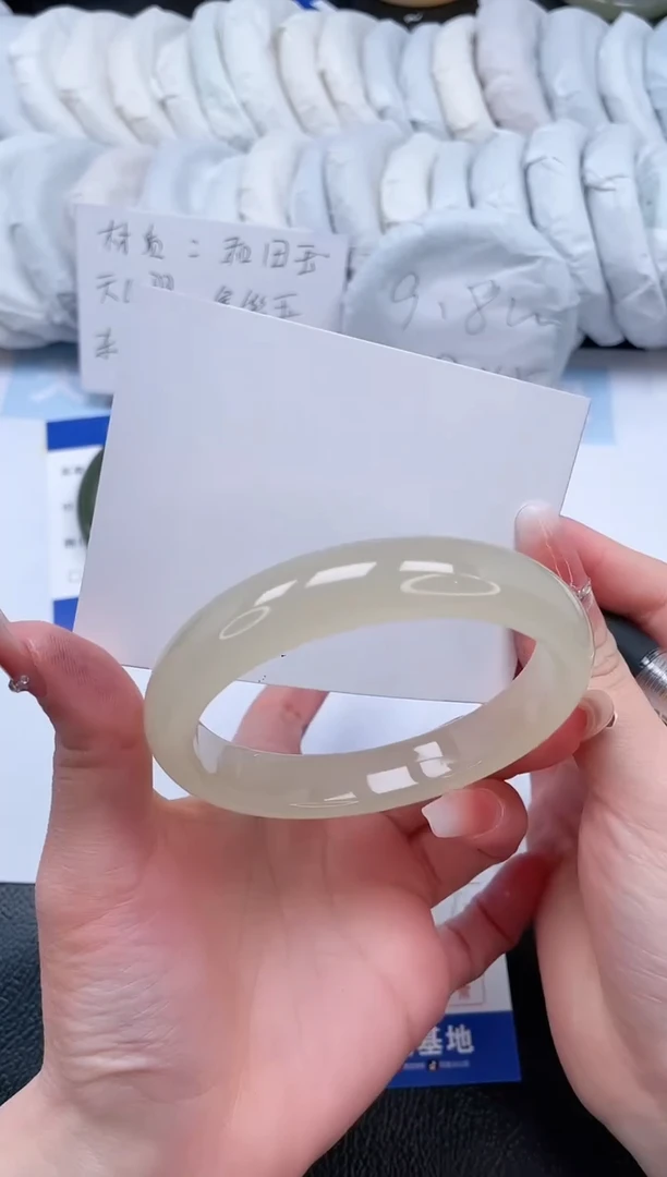 【闪购商品】石英质玉手镯未镶嵌T268-64