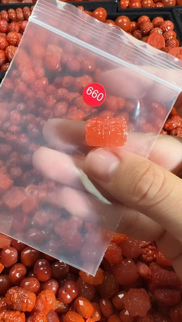 颈饰未镶嵌南红玛瑙1