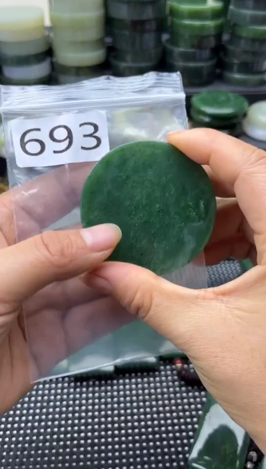 未镶嵌和田玉珠宝半成品镯芯