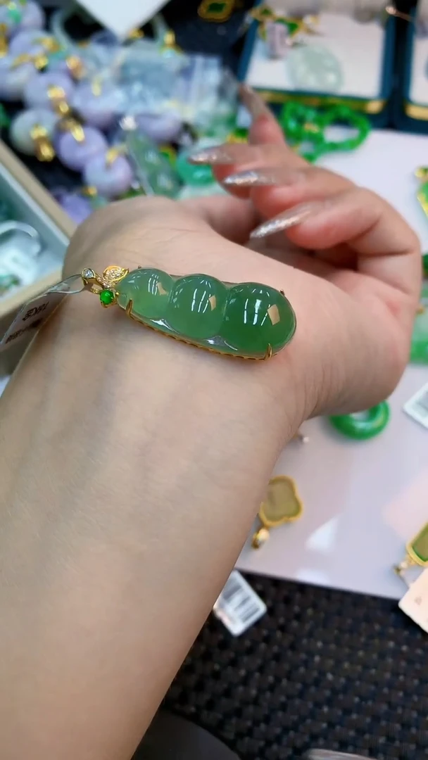 颈饰18K金镶嵌翡翠1·