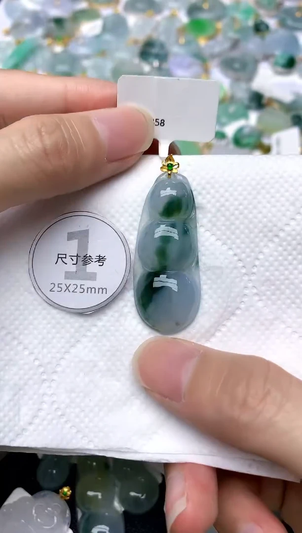 颈饰18K金镶嵌翡翠天然A货翡翠