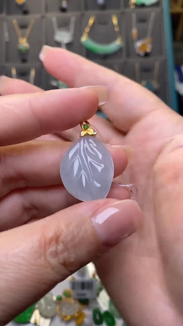 颈饰18K金镶嵌翡翠净货36863