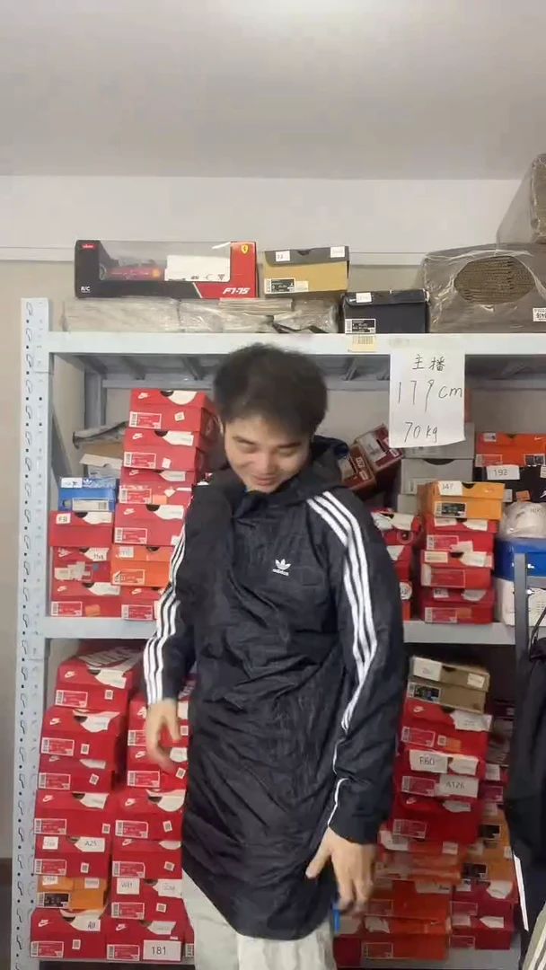 大牌潮服清仓抢购中，编号W 222  ,   尺码180