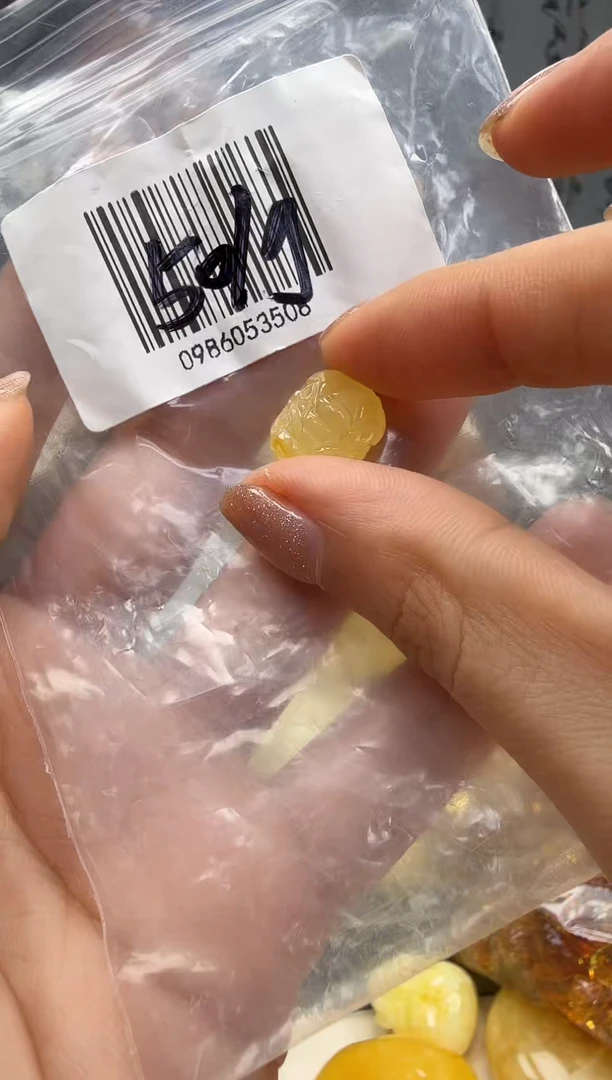 裸石琥珀未镶嵌如图