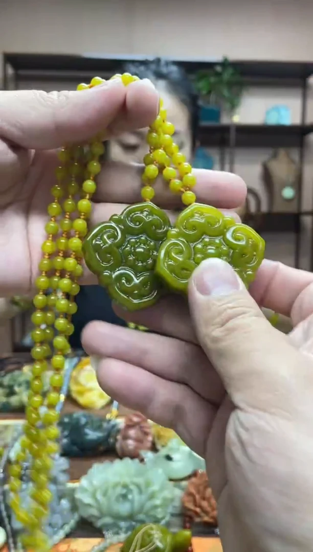 未镶嵌岫玉颈饰多样性发货发其中之一