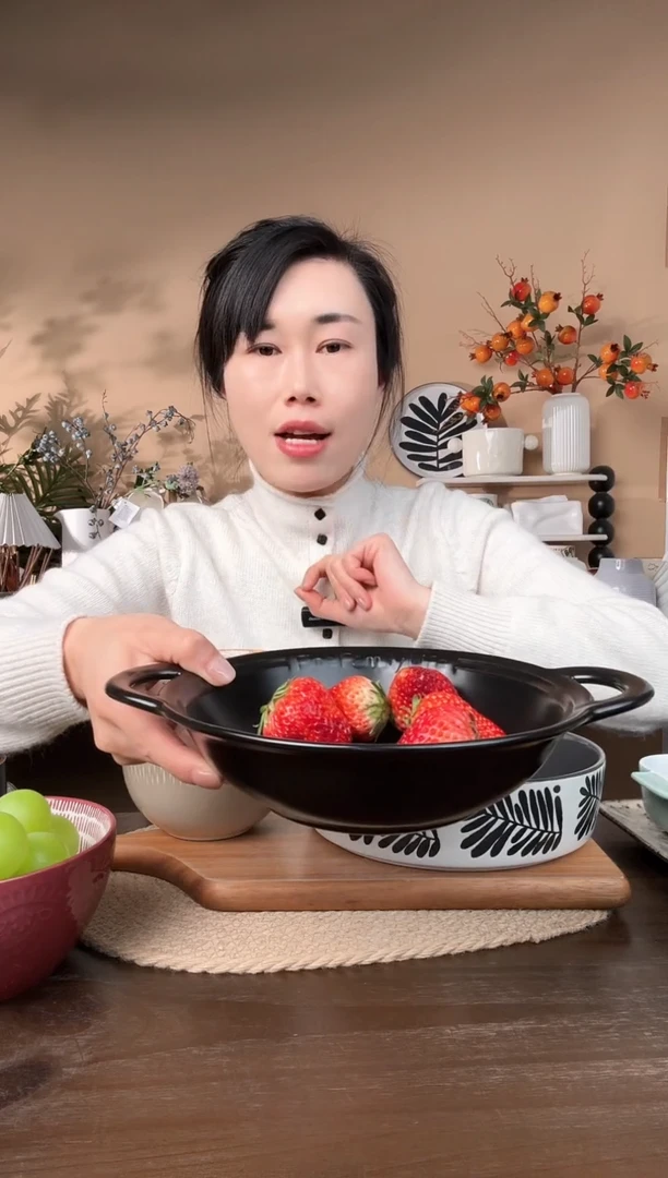 【闪购商品】瓷片8英寸字母黑双耳碗微瑕
