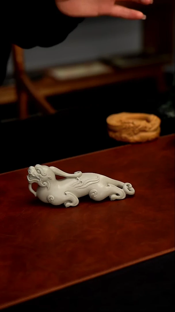 松花石飞天貔貅茶宠