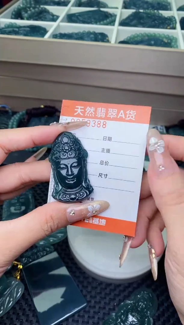 翡翠未镶嵌颈饰