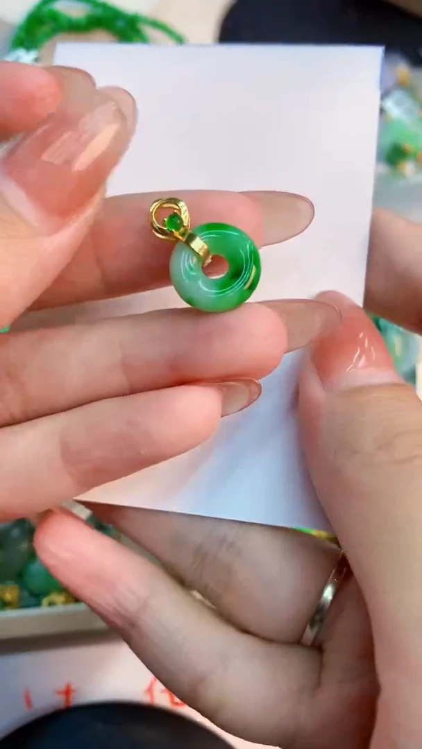 翡翠未镶嵌吊坠(不含链)1