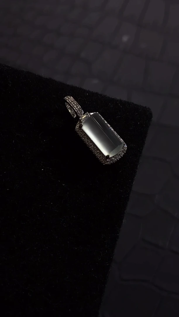 颈饰18K金镶嵌翡翠收到货48小时鉴赏期（超时不退不换）