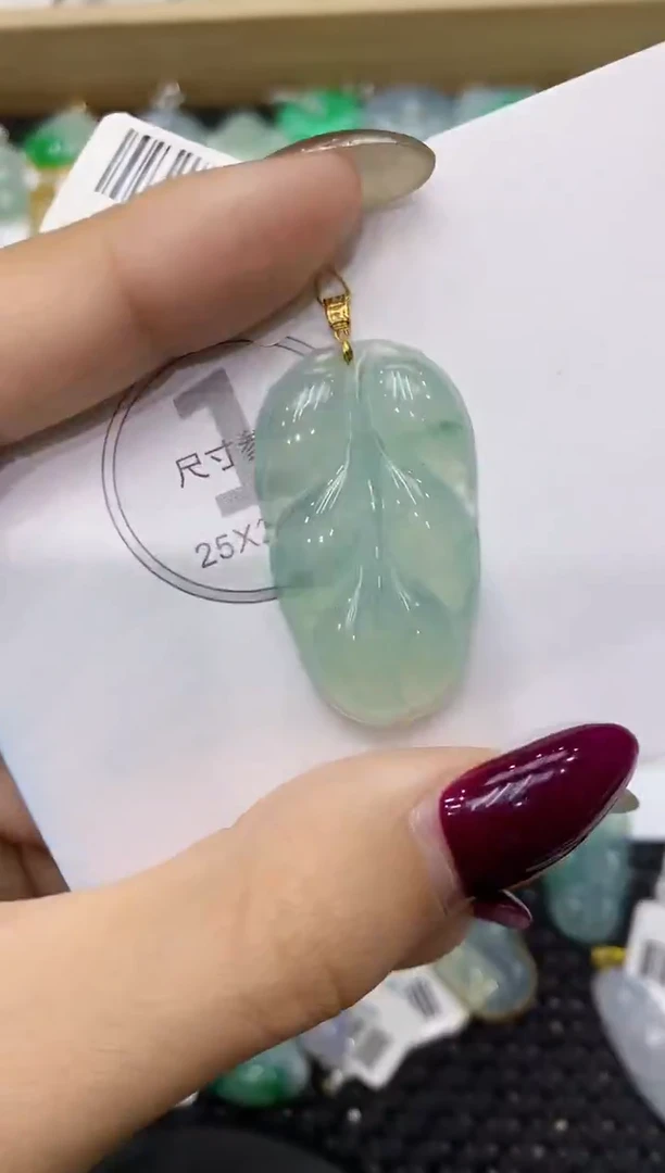 翡翠18K金镶嵌颈饰111111111111