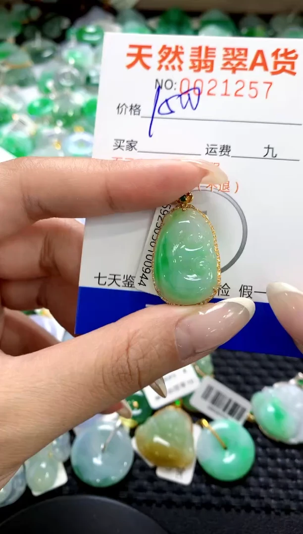 翡翠18K金镶嵌颈饰1111111111111111