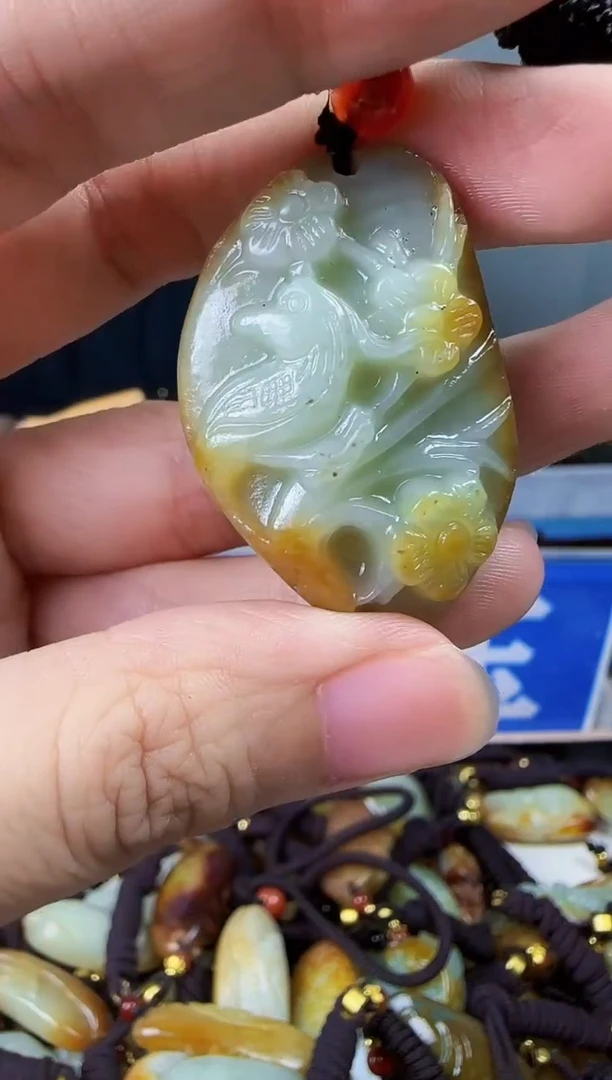 和田玉未镶嵌颈饰1