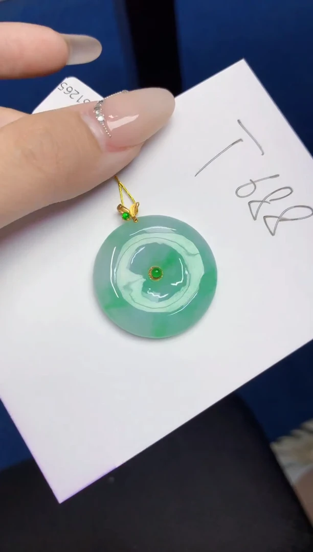 翡翠18K金镶嵌颈饰天然缅甸A货翡翠