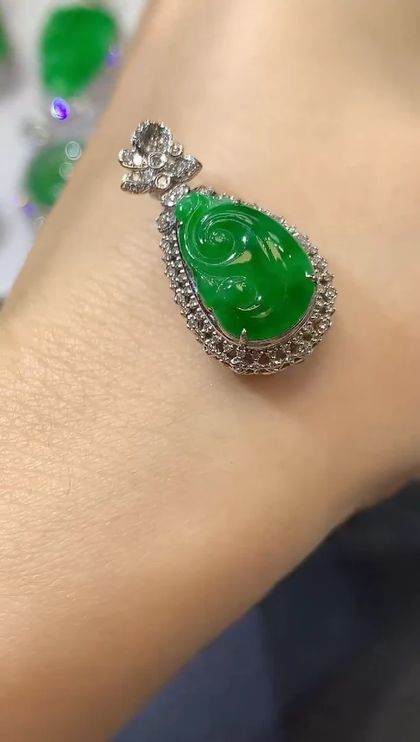 【闪购商品】翡翠吊坠(不含链)18K金镶嵌C11