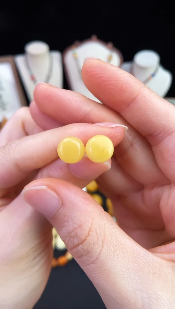 琥珀未镶嵌珠宝奇石多样性发其一
