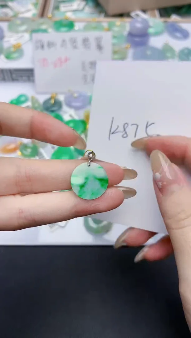 翡翠未镶嵌颈饰天然缅甸A货翡翠