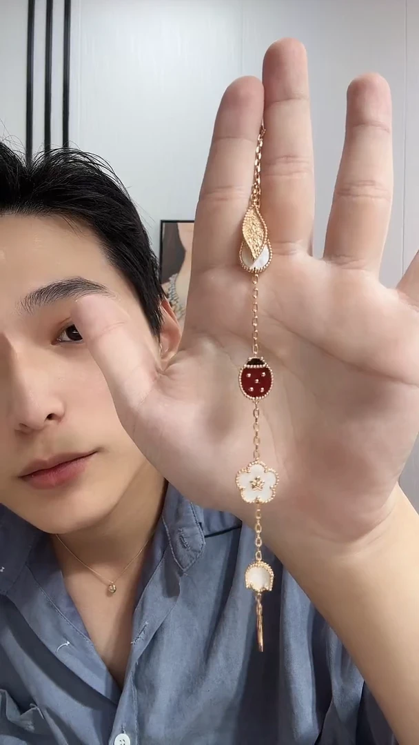 18K金镶嵌手链玛瑙/玉髓甲壳虫手链
